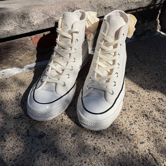 Women's CONVERSE Chuck 70's Hi-Top / Satin Bows - Picture 2 of 10